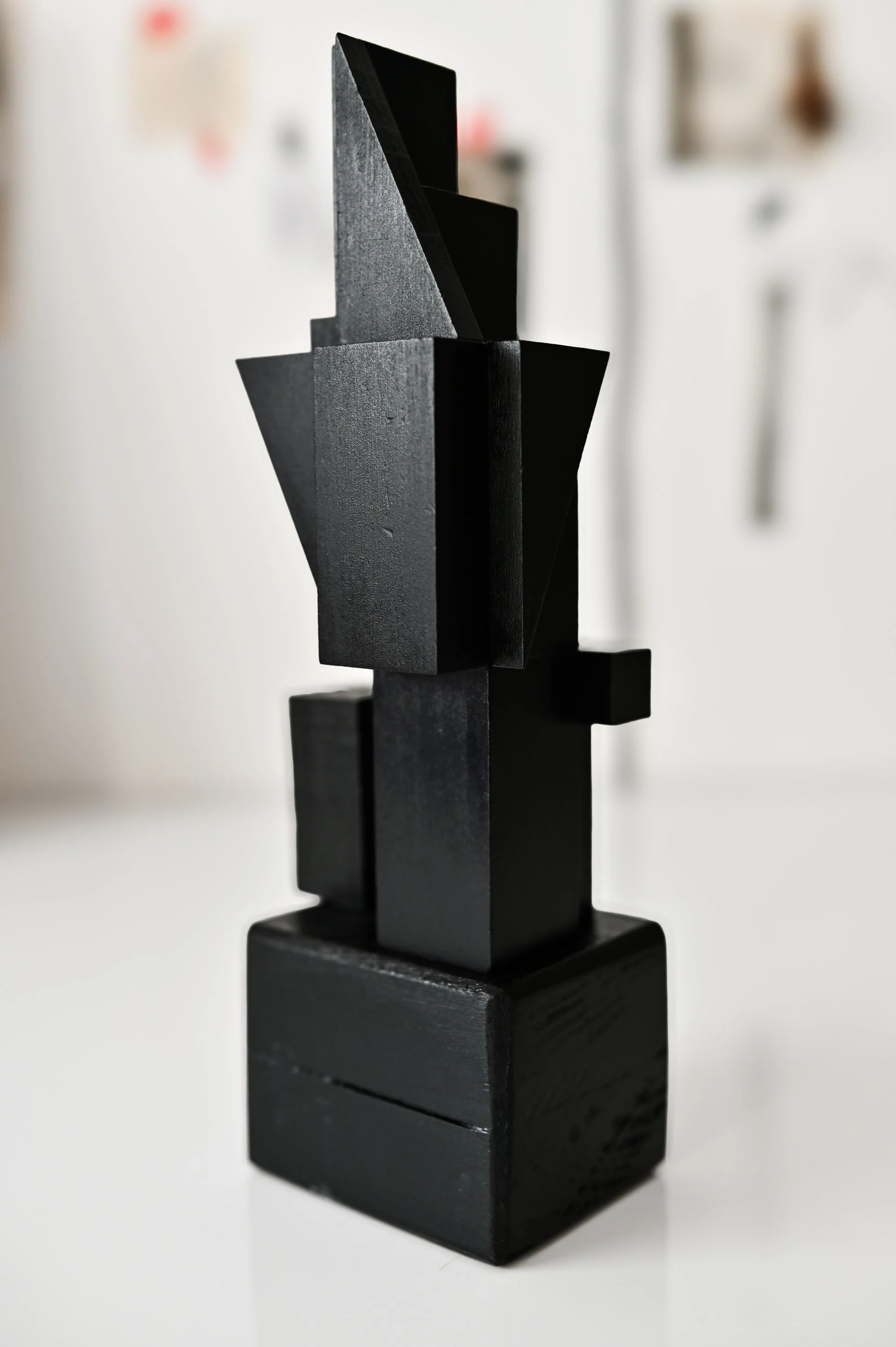 agata-rek-modern-minimalist-wood-sculpture-black-2026.jpg00024.jpg