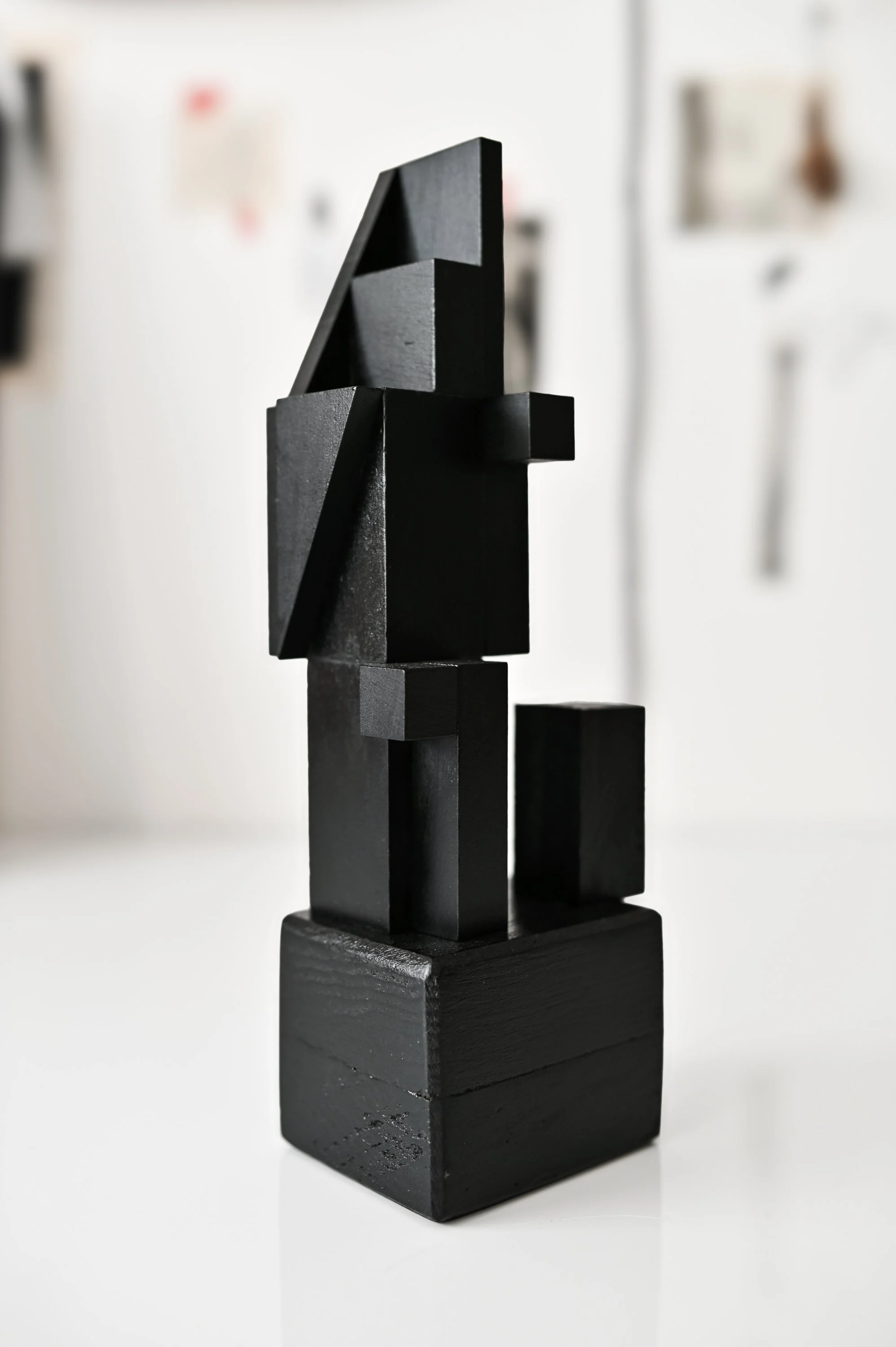 agata-rek-modern-minimalist-wood-sculpture-black-2026.jpg00027.jpg