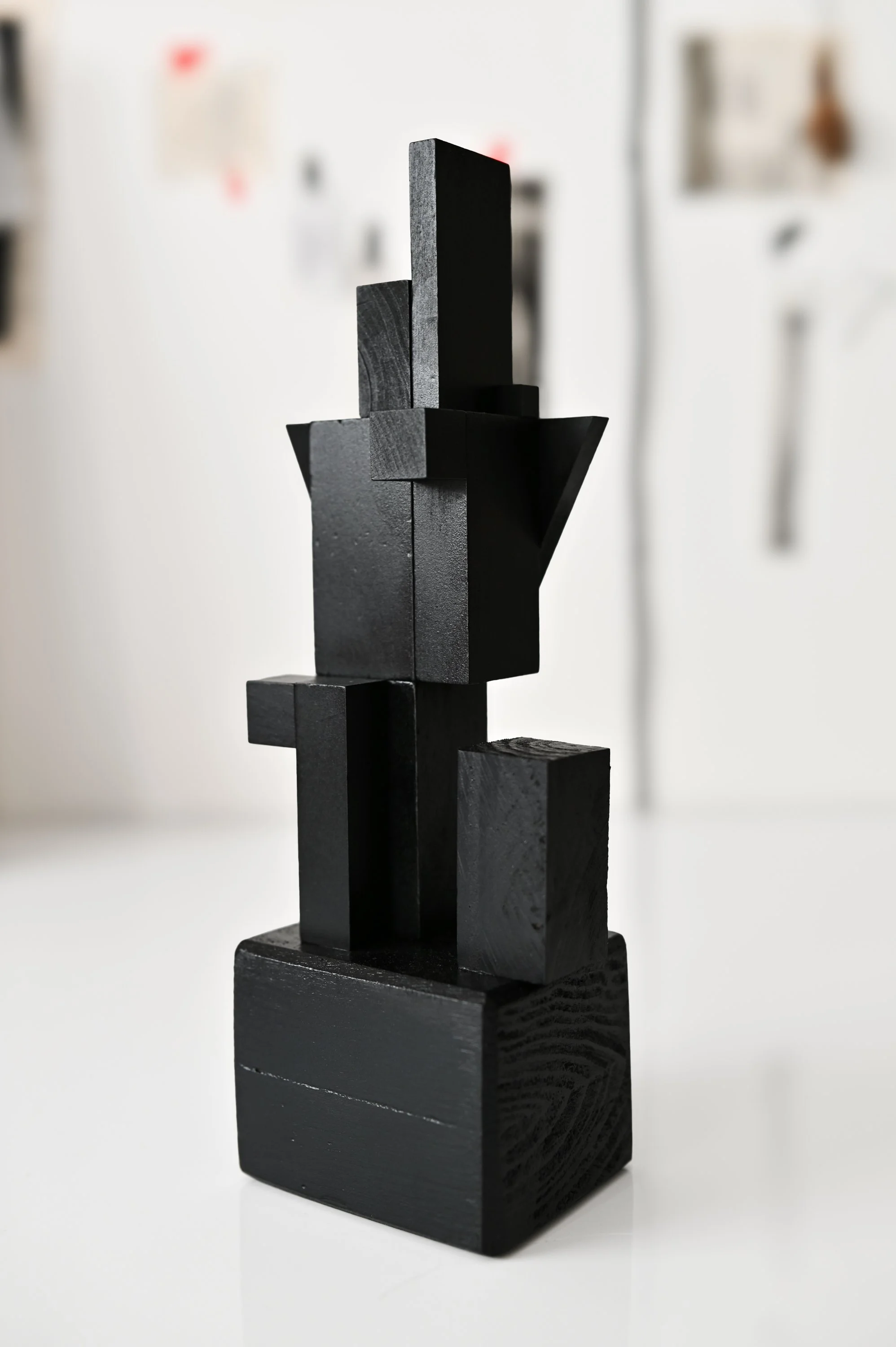 agata-rek-modern-minimalist-wood-sculpture-black-2026.jpg00026.jpg