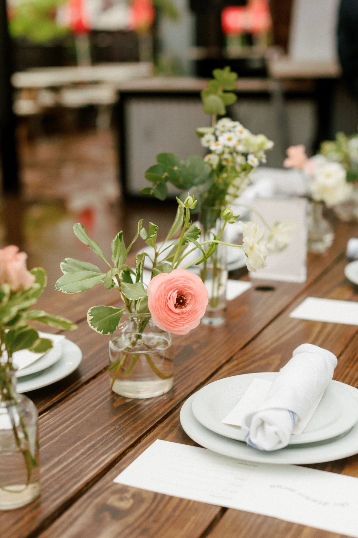  Sweet spring blooms in glass vases add charm to this cozy table setup, ideal for a  luxurious small intimate wedding .   