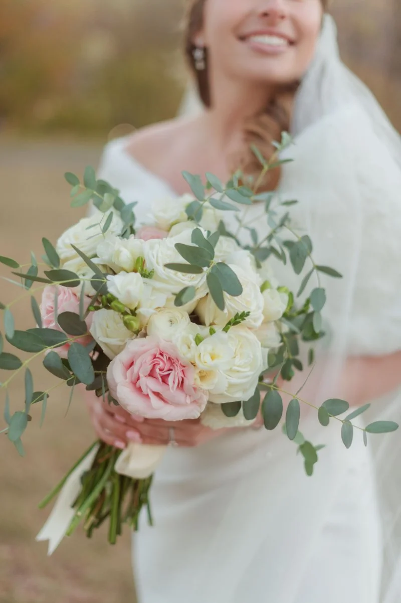 how-to-plan-a-small-wedding (3).jpg