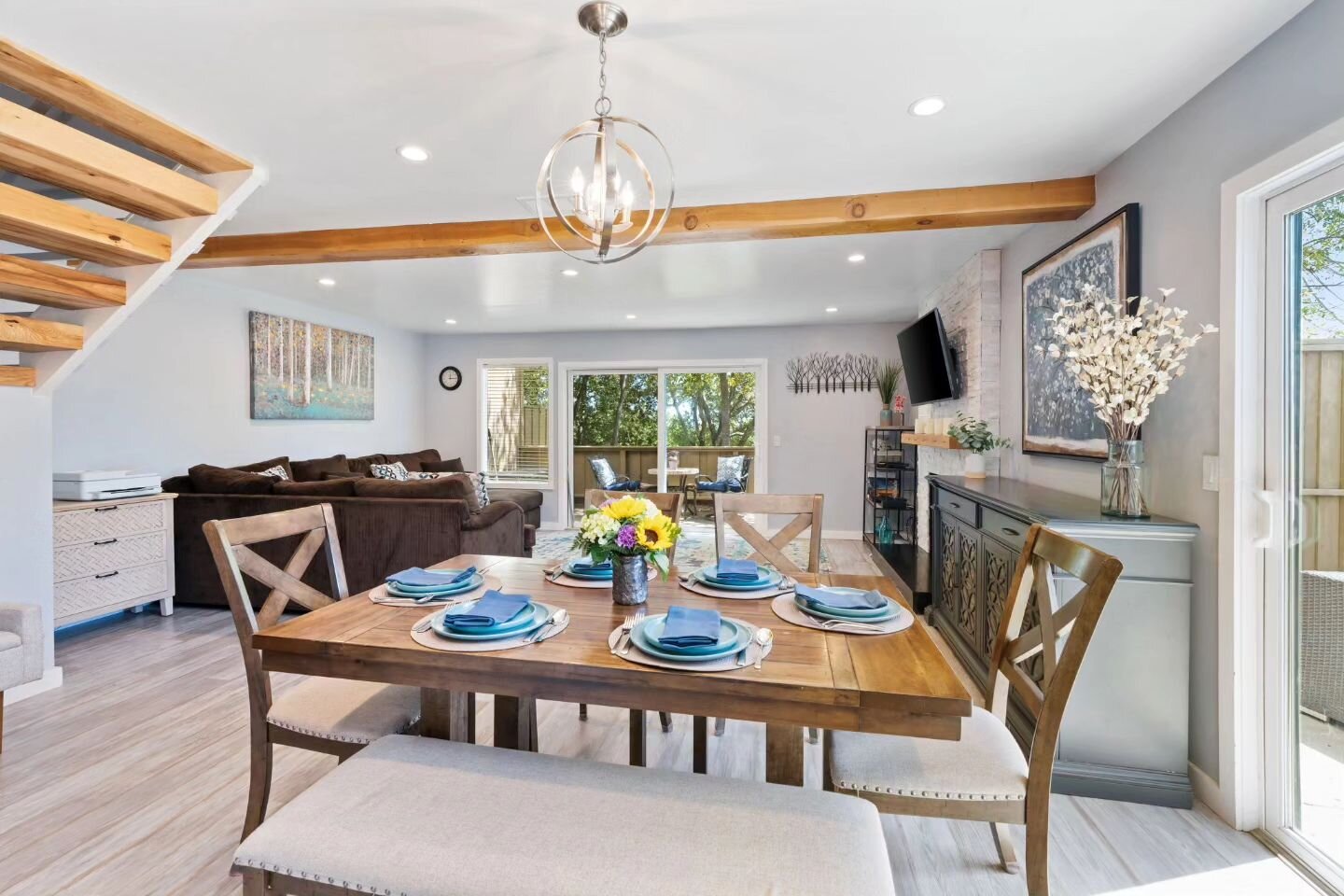 Comfortable &amp; convenient living experience in Marin County 💫

📍4D Oak Crest Dr. Novato, CA 94947

This charming two-level end unit has been updated, includes two outdoor patios, an open-plan living area perfect for entertaining with a cozy fire