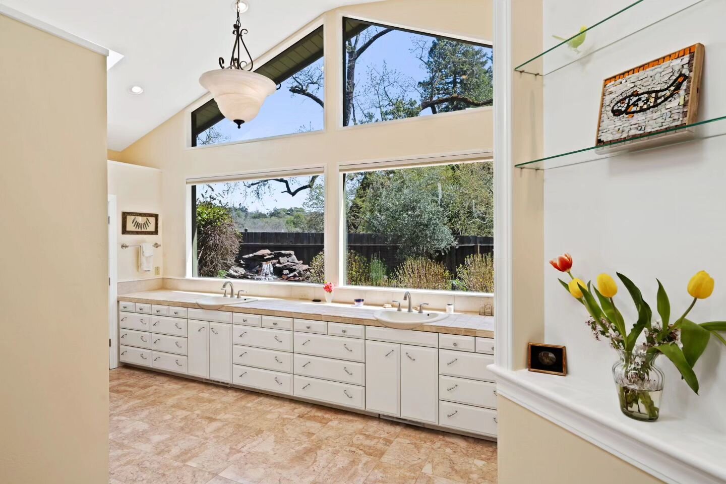 We love a house with big windows to add to indoor-outdoor living ☀️

This magical Chalk Hill compound has it all-
▪️ Privacy
▪️Stunning 180-degree views
▪️3 full residences
▪️Potting shed &amp; greenhouse
▪️Asian inspired tea house
▪️Lush gardens &am