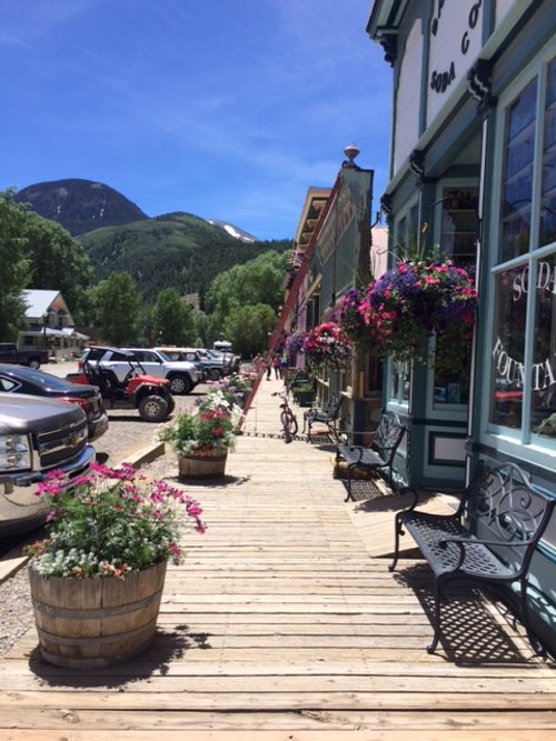 Lake City Blooms adds color to downtown