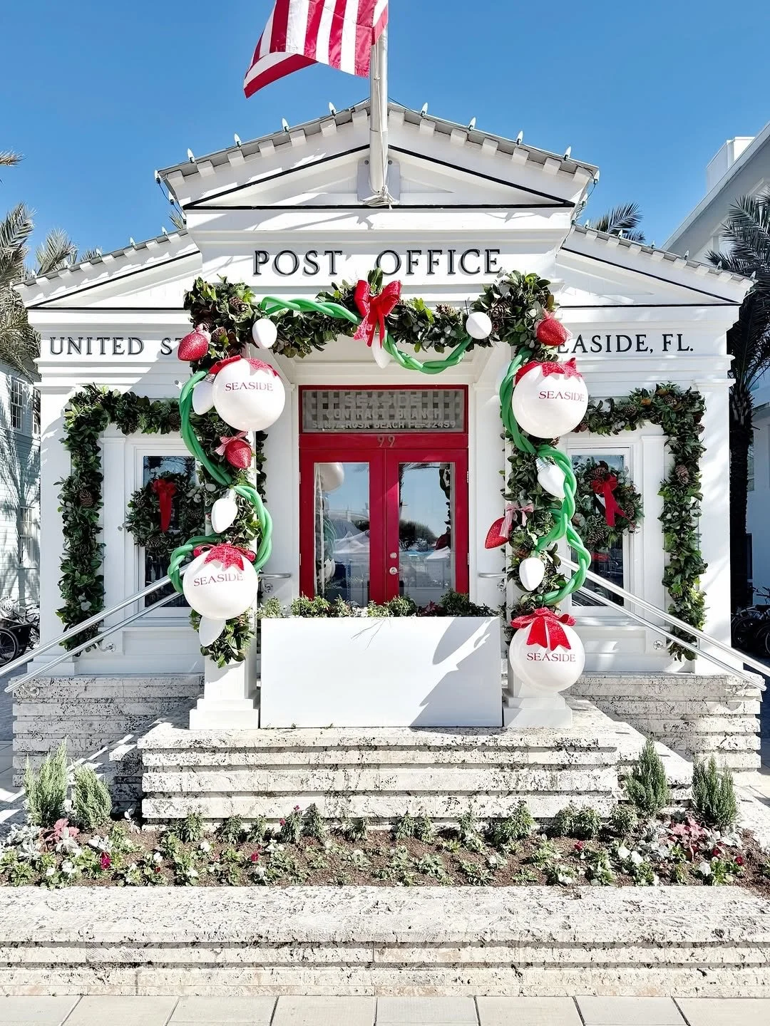 Merry Christmas from 30A! 🎄🌟🎁

.
.
#30a #rosemarybeach #seasidefl