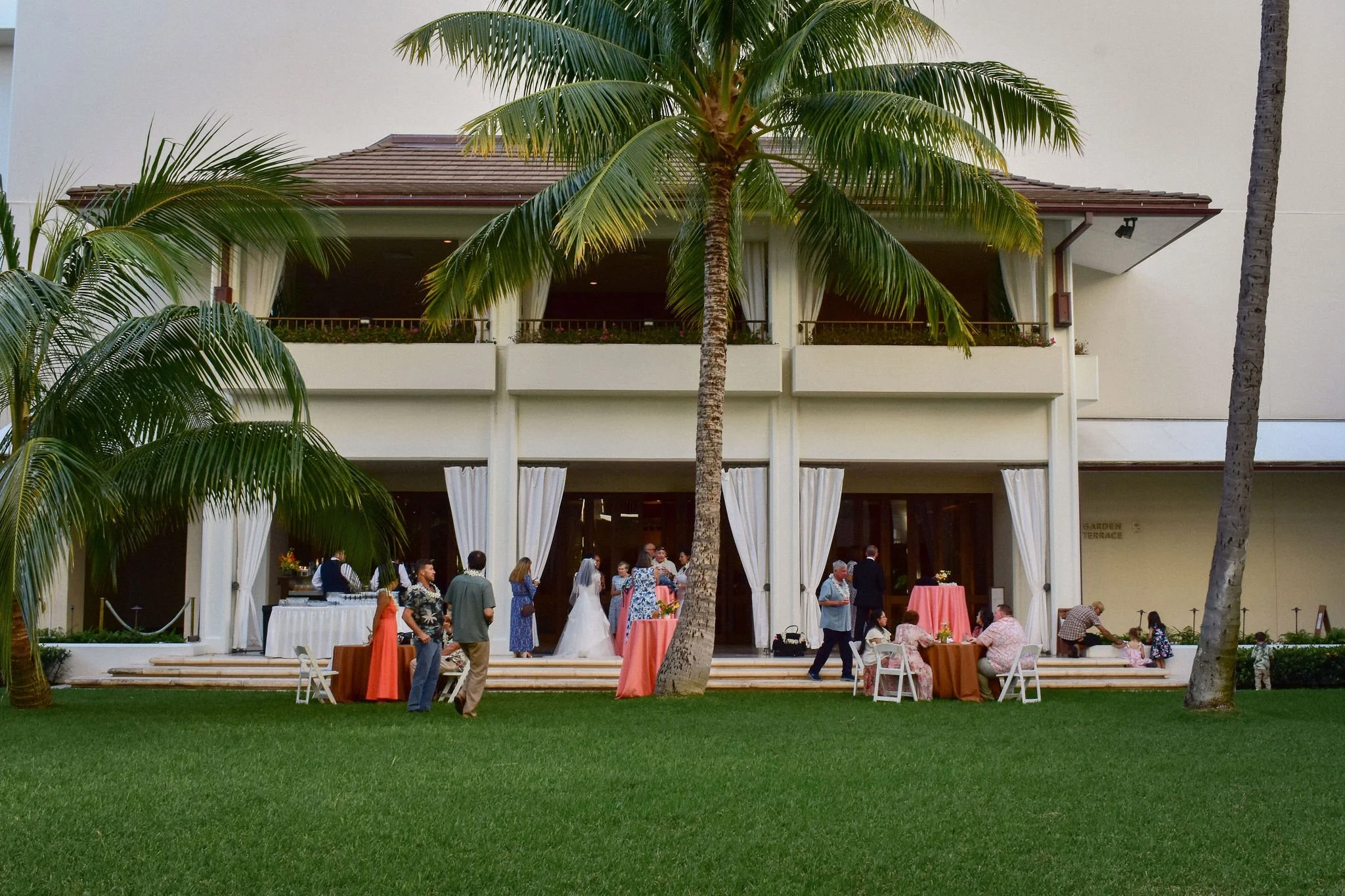 Oahu wedding venue Halekulani Hotel