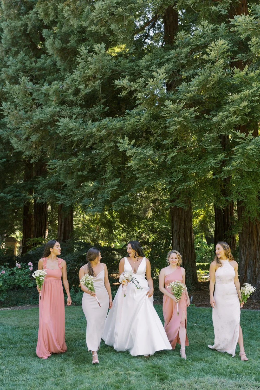Philadelphia bride with wedding party