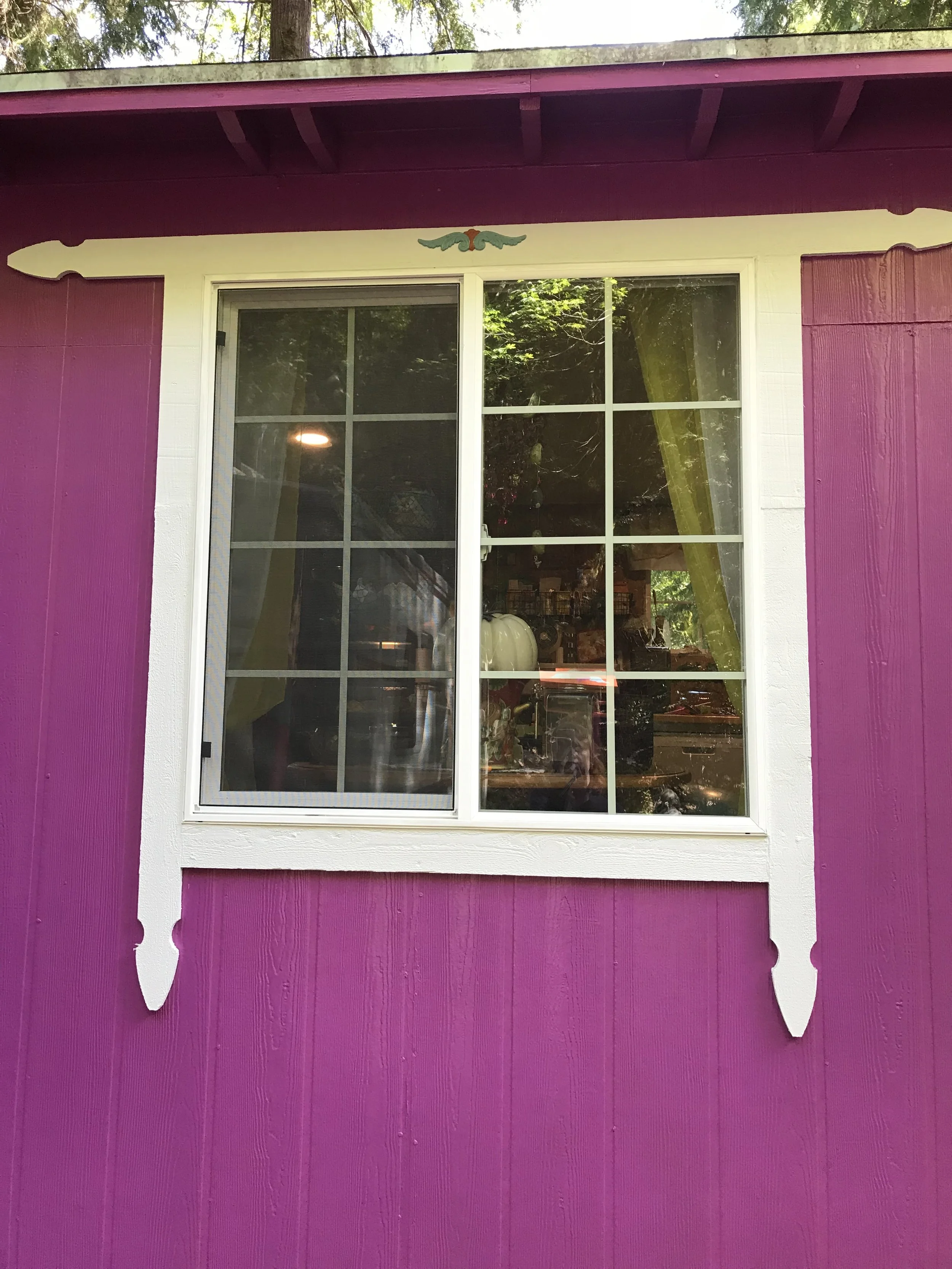 picket fence window trim