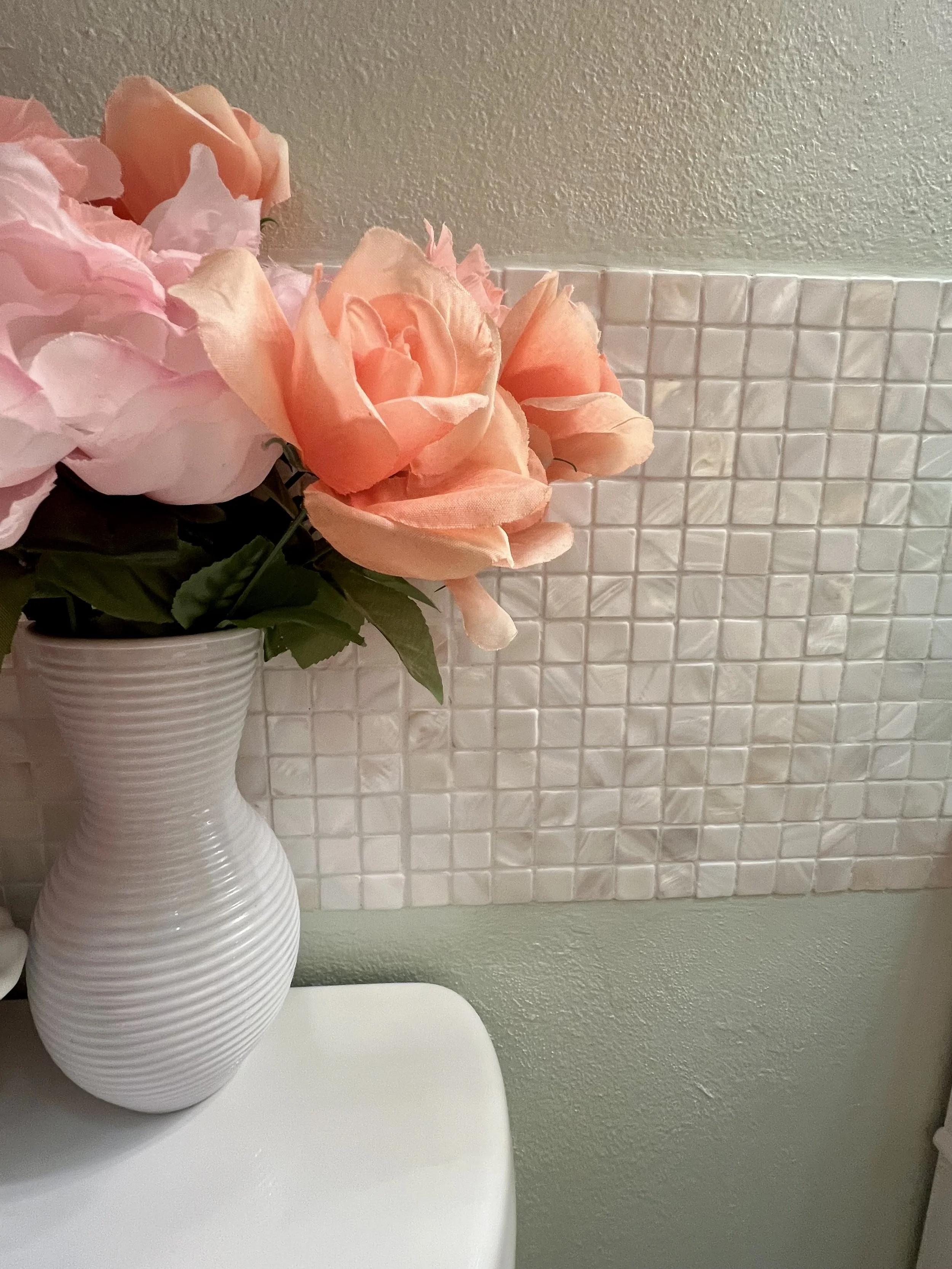 seashell tile backsplash