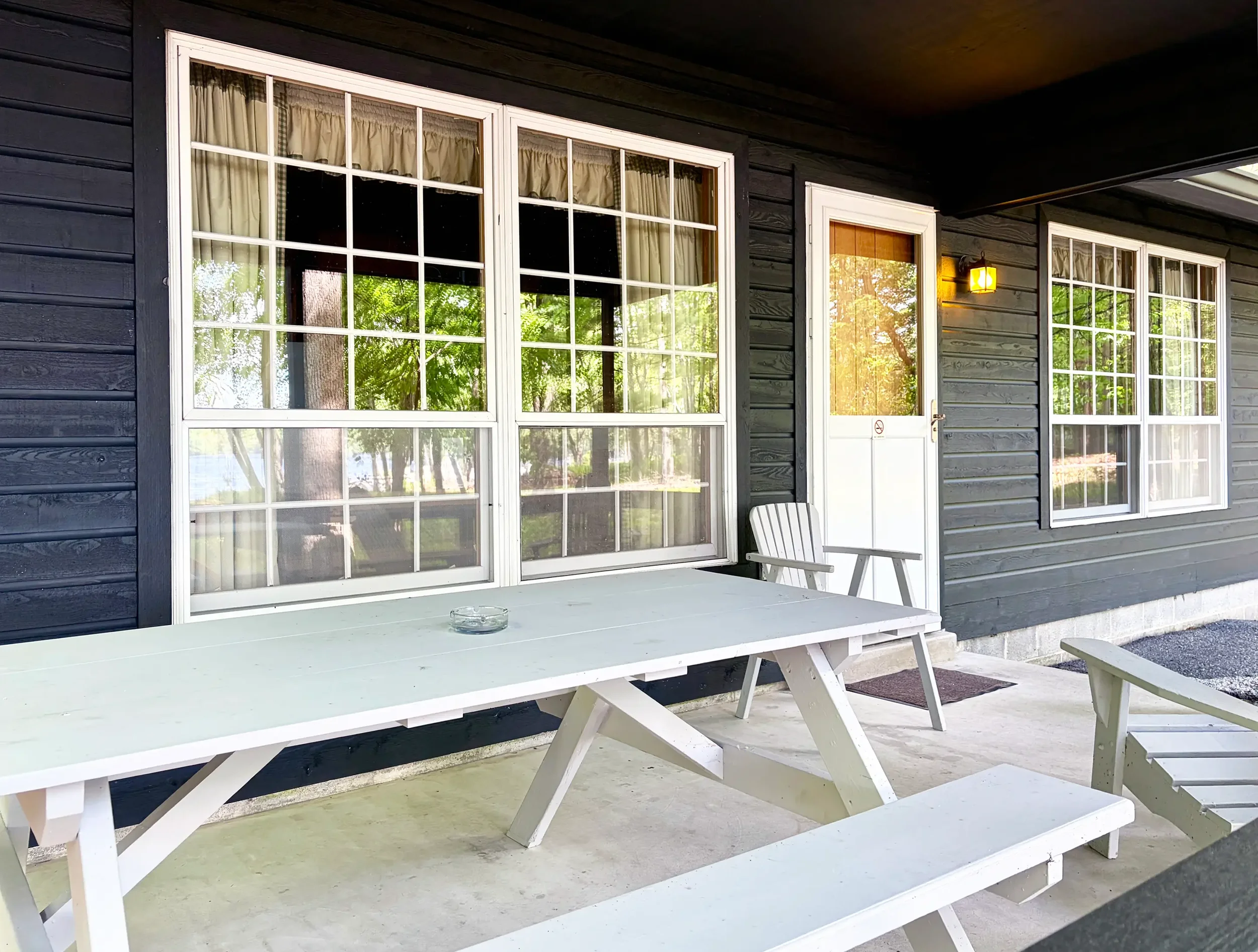 Covered Porch – Lakeview Cottage 41