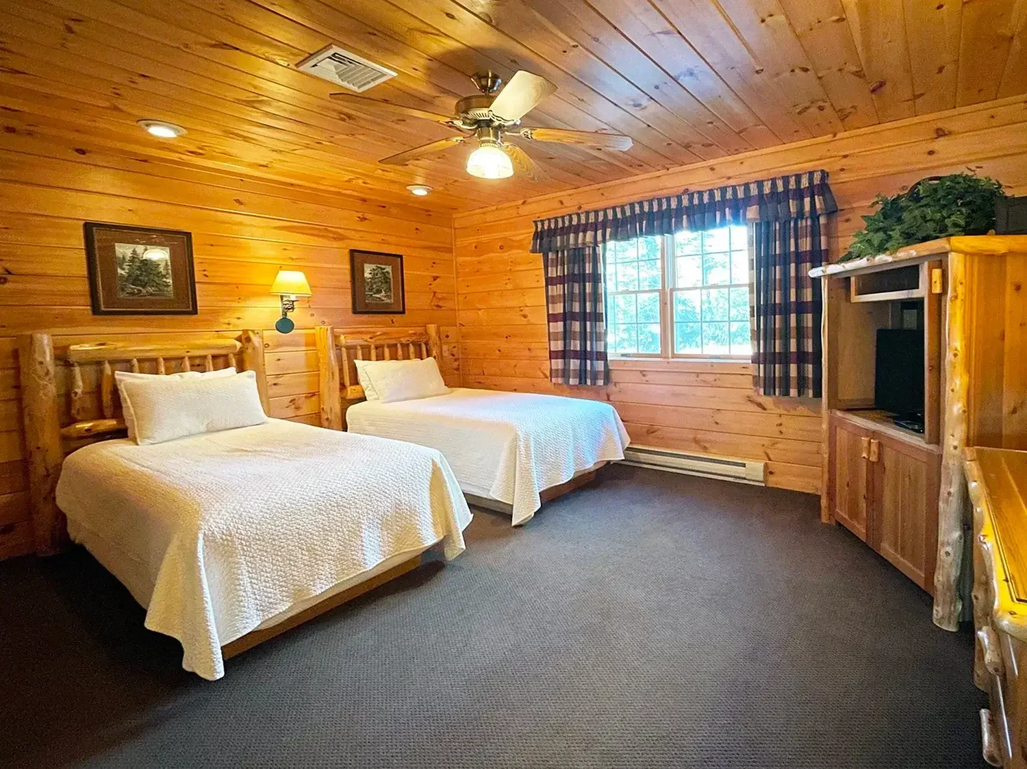 two-beds.webp Hemlock Cabin #63 – Bedroom with Two Beds (Main Floor)