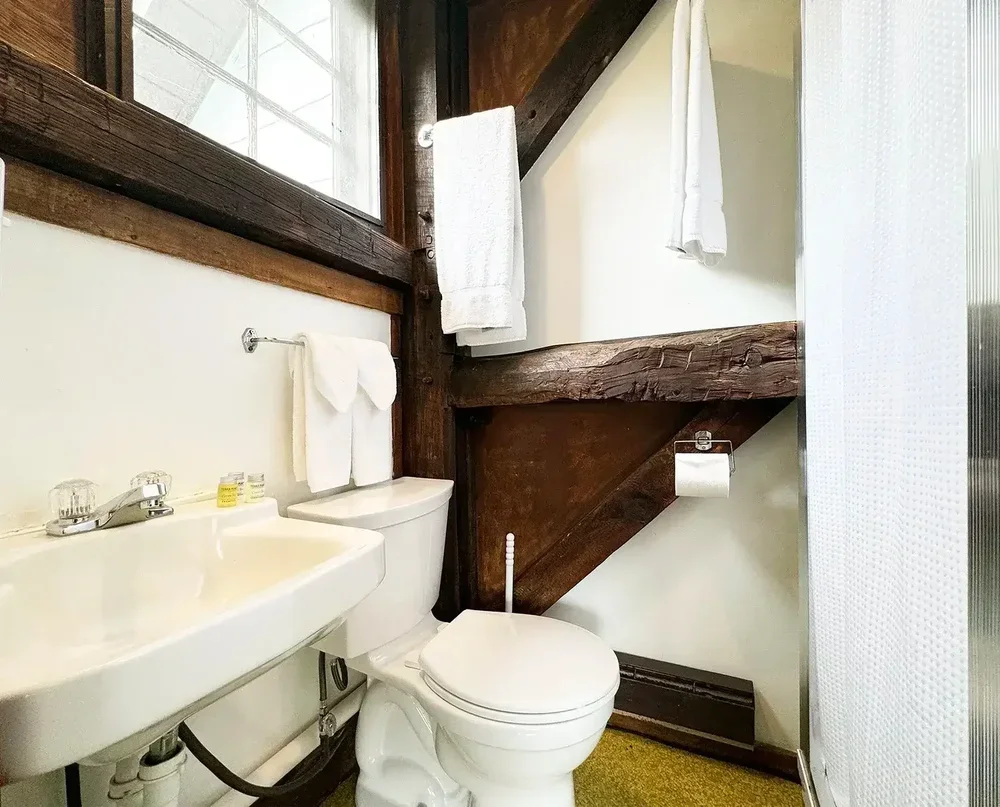 Seasonal Apartment 22 Bathroom