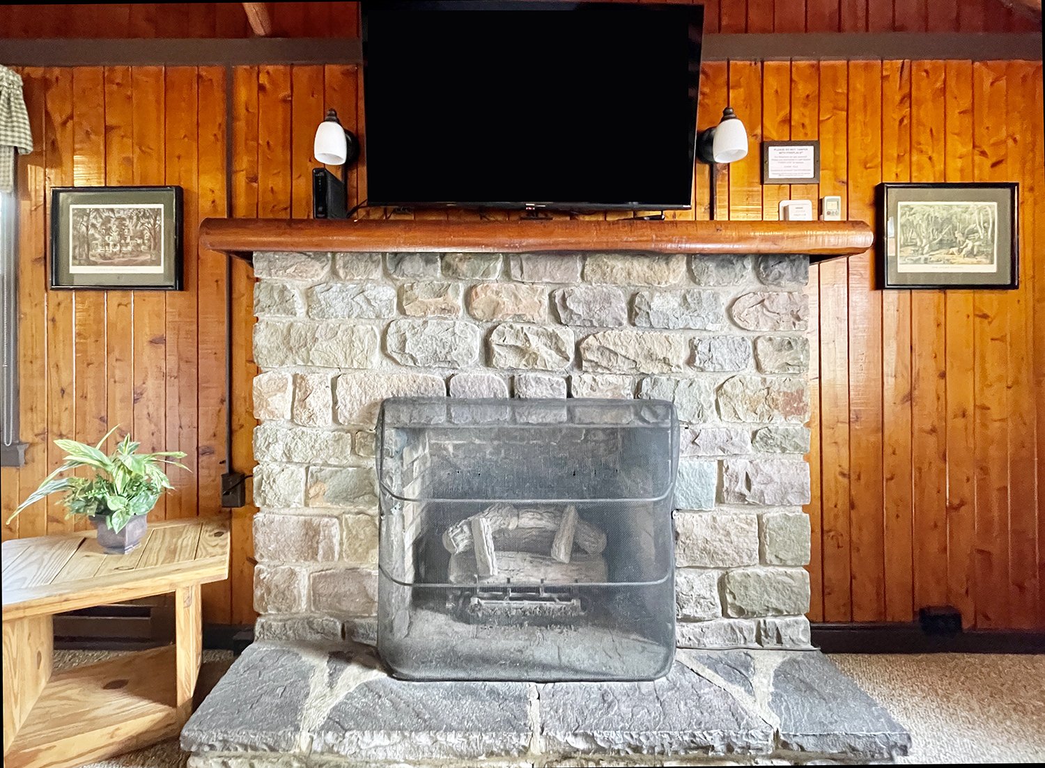 24fireplace2.jpg