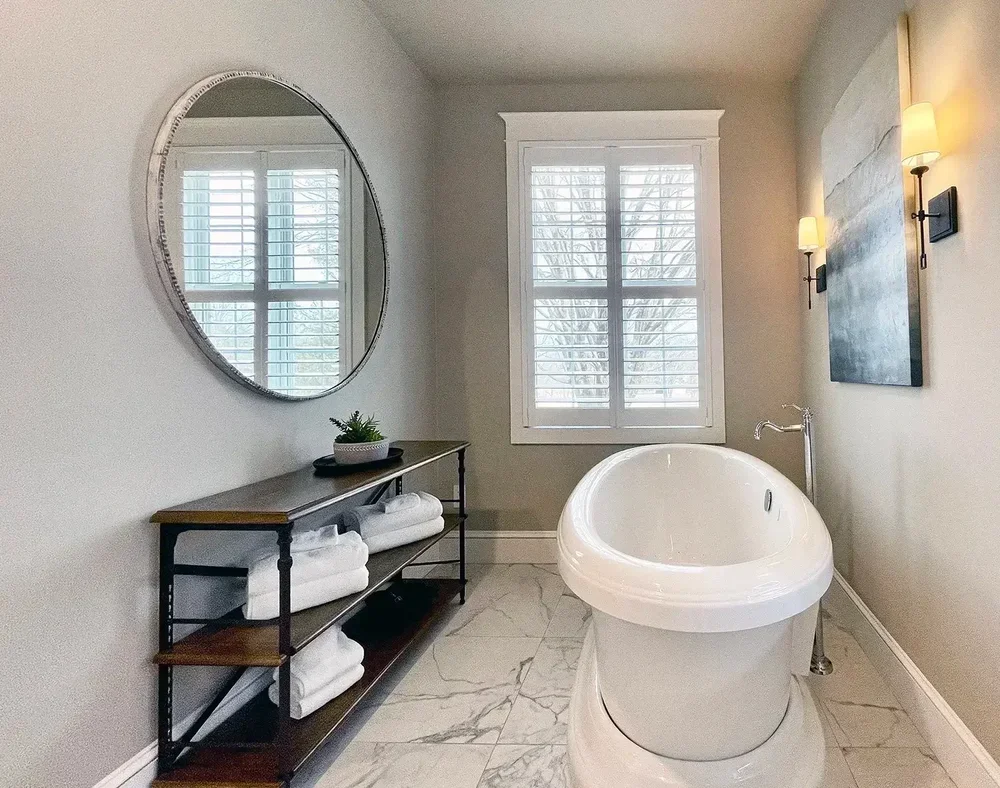 Luxury Hill Suite 9 Soaking Tub and Vanity