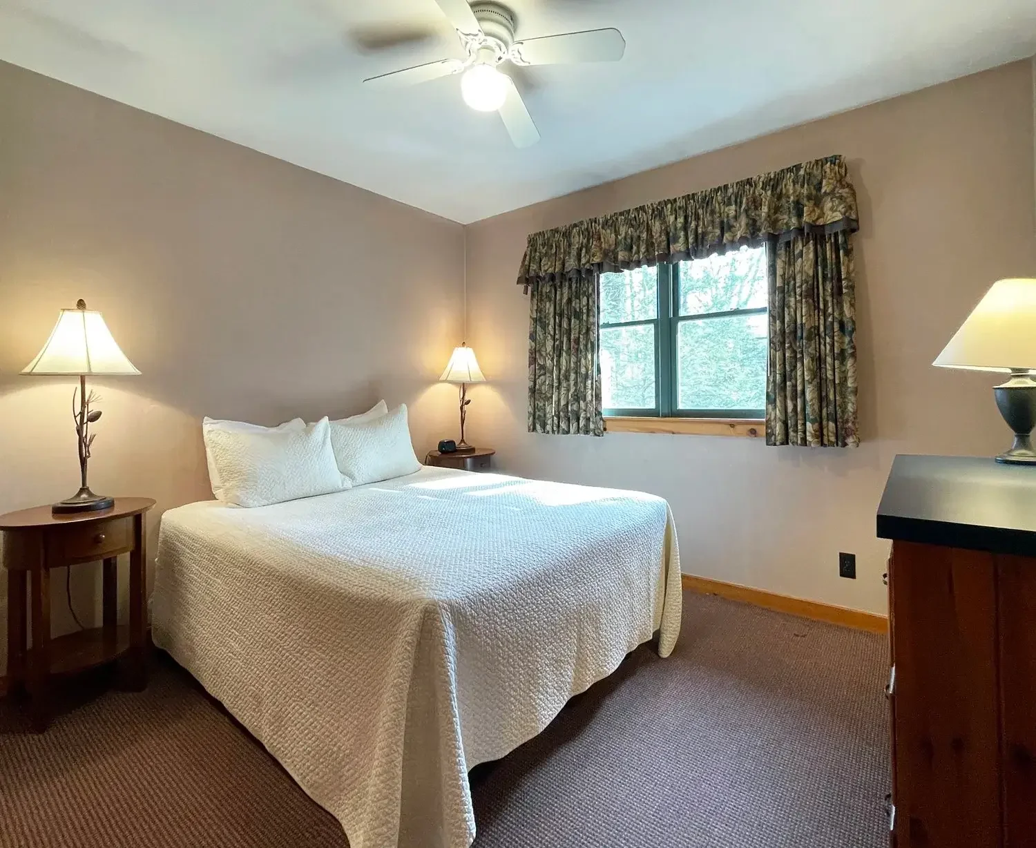 42bedroom1.webp