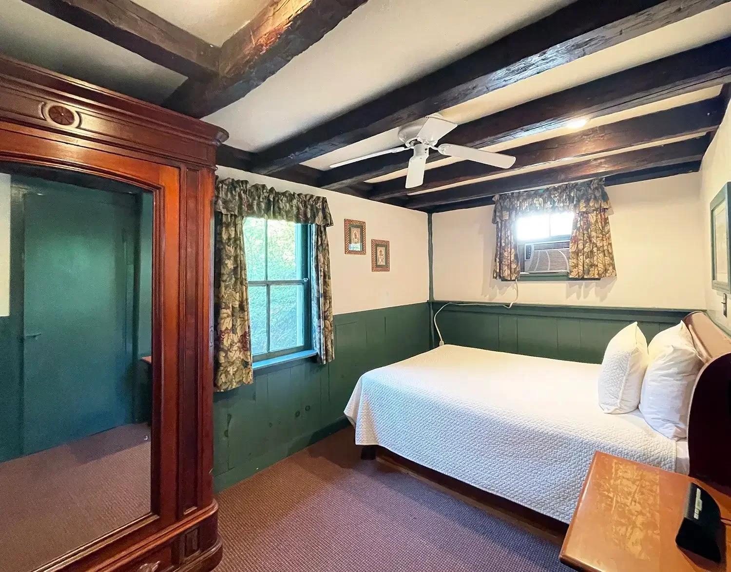 17bedroom1.webp
