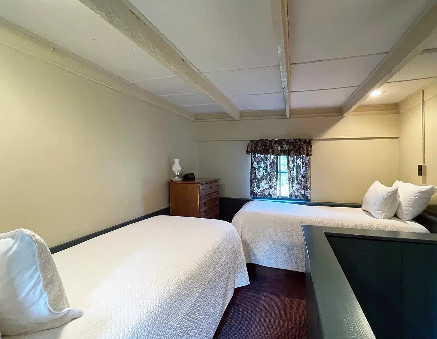 17bedroom3.webp