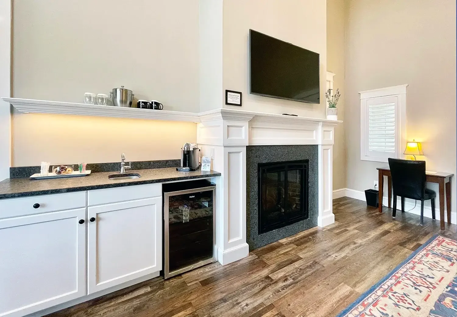 Luxury suite with fireplace and wet bar at Mountain Springs Lake Resort