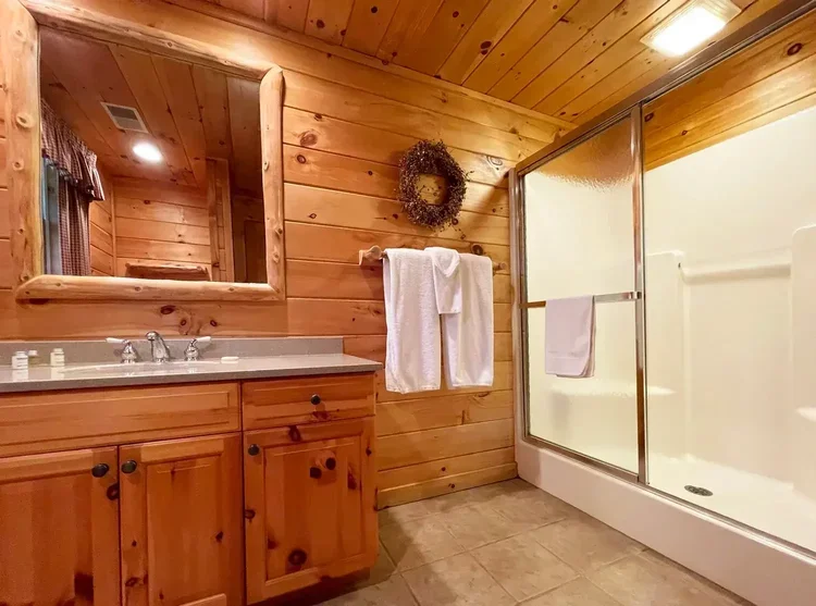 Hemlock Cabin #62 – Main Bathroom &amp; Vanity