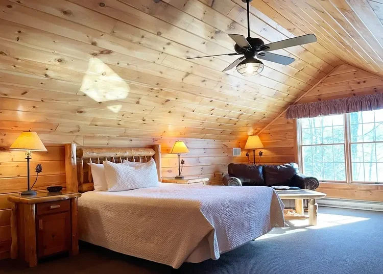 Hemlock Cabin #62 – Upstairs Master Bedroom with Queen Bed