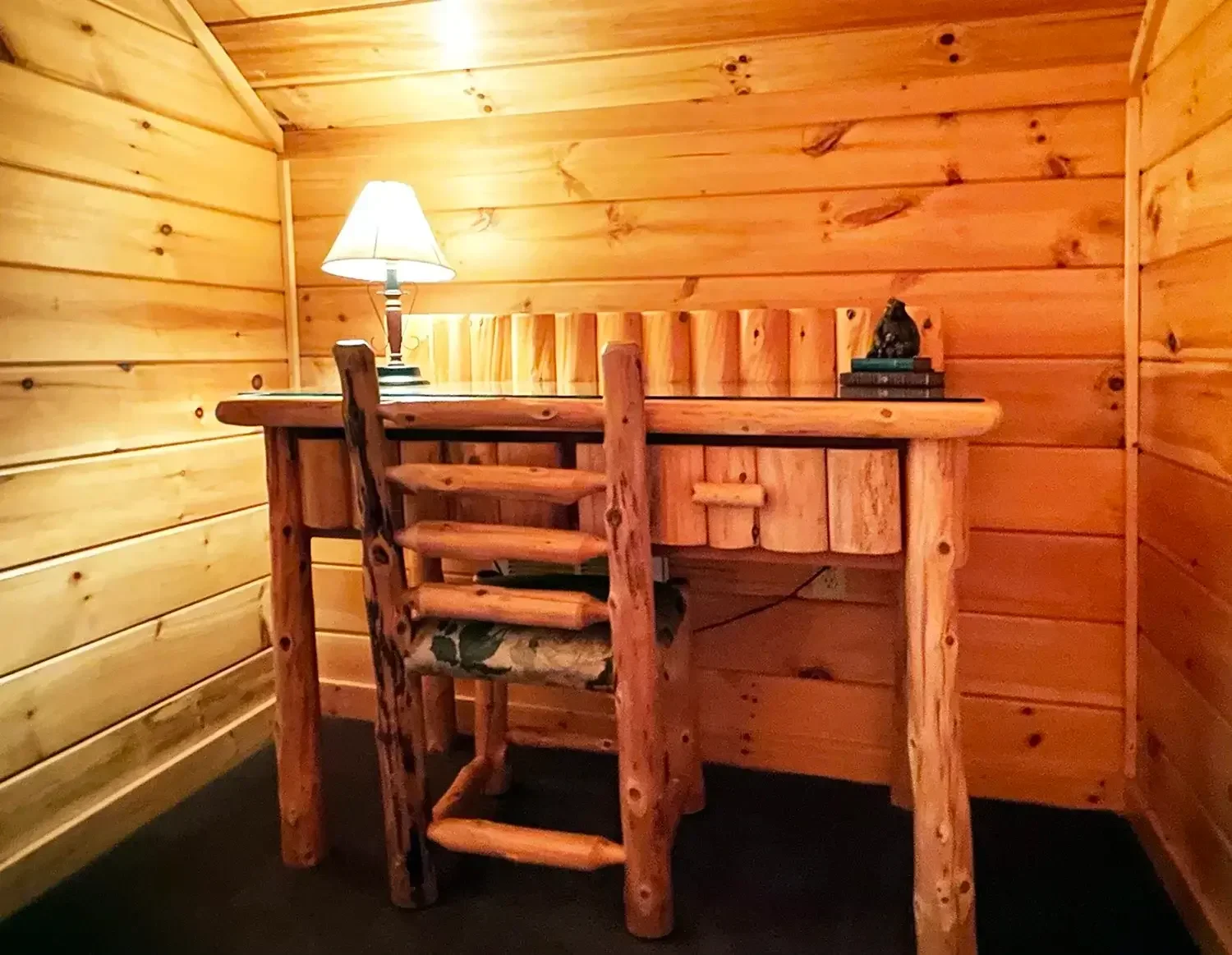Hemlock Cabin #63 – Upstairs Writing Desk Nook