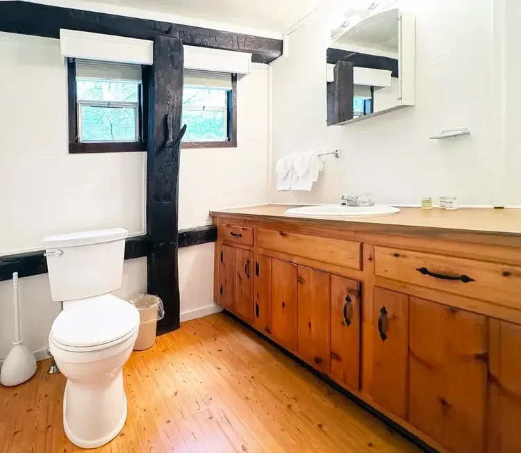 Seasonal Apartment 23 Bathroom