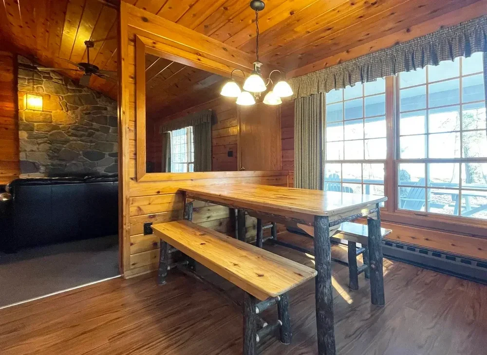 Dining Room – Lakeview Cottage 41