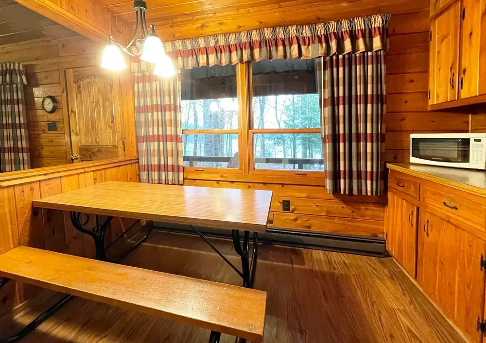 Dining Area – Lakeview Cottage 37
