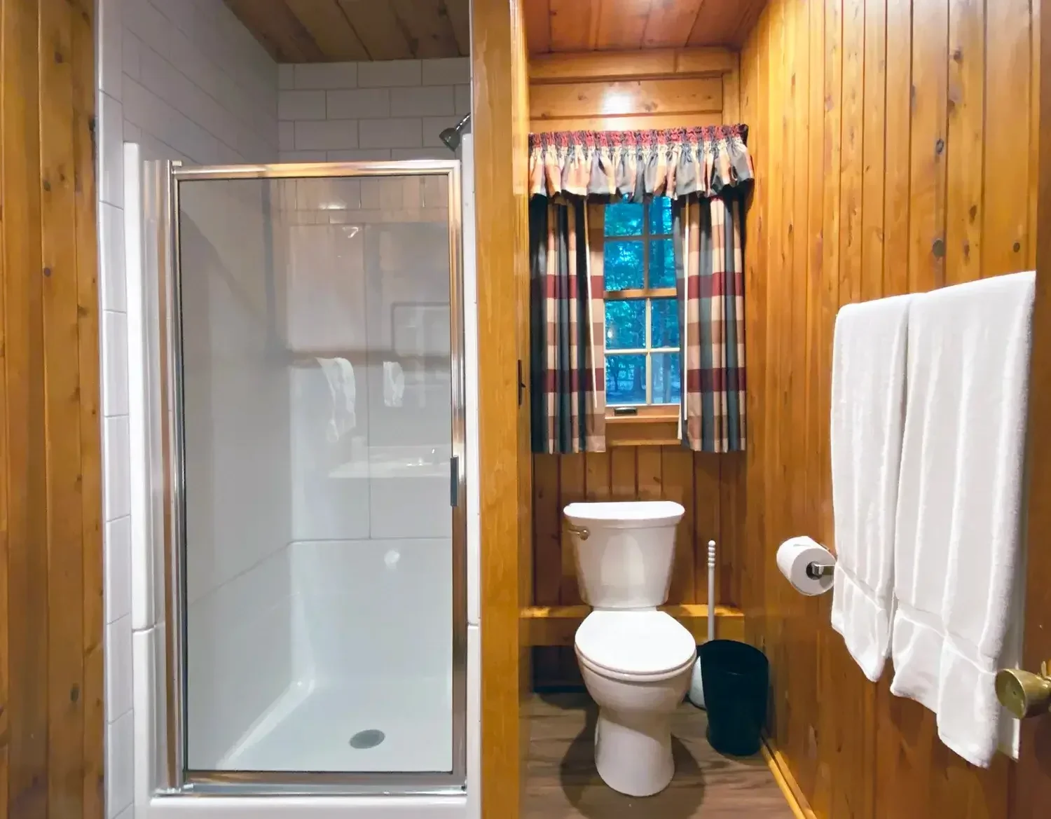 Bathroom – Woodside Cabin 29