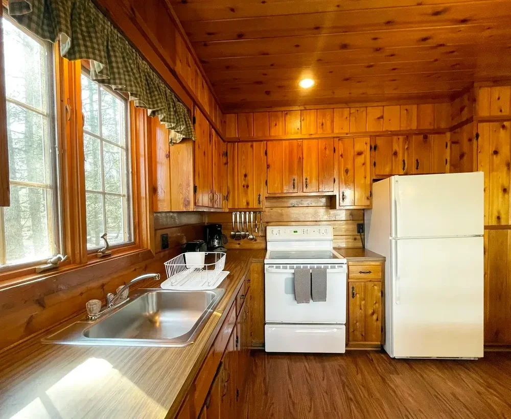 Kitchen Alternate View – Lakeview Cottage 41