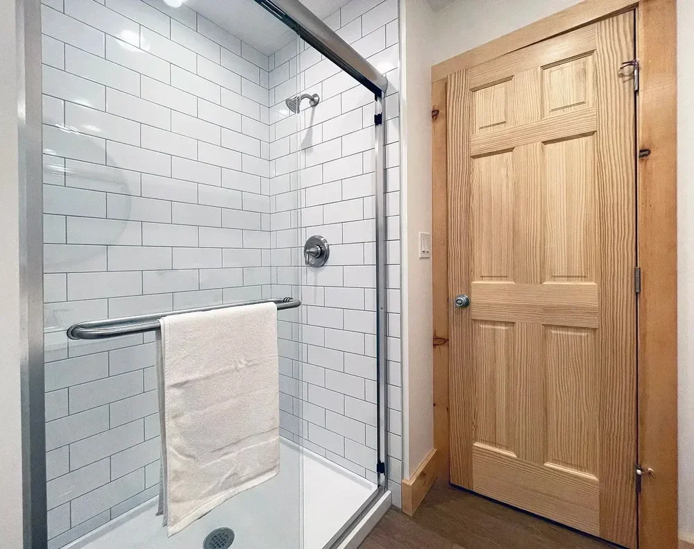 Lakeview Cottage #38 – Bathroom Shower