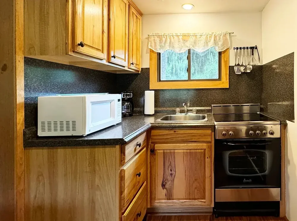 Seasonal Cottage 18 Kitchen