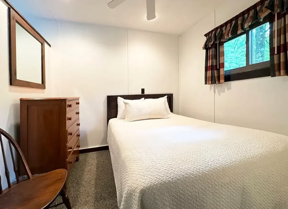 Seasonal Cottage 18 Second Bedroom