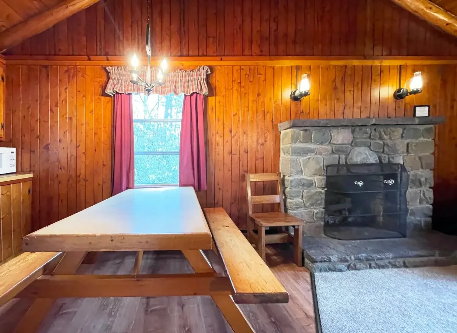 Woodside Cabin 30 Dining Room