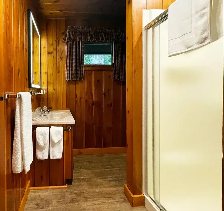 Lakeview Cottage #36 – Bathroom