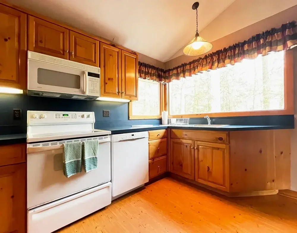 Lakeview Cottage #42 – Kitchen