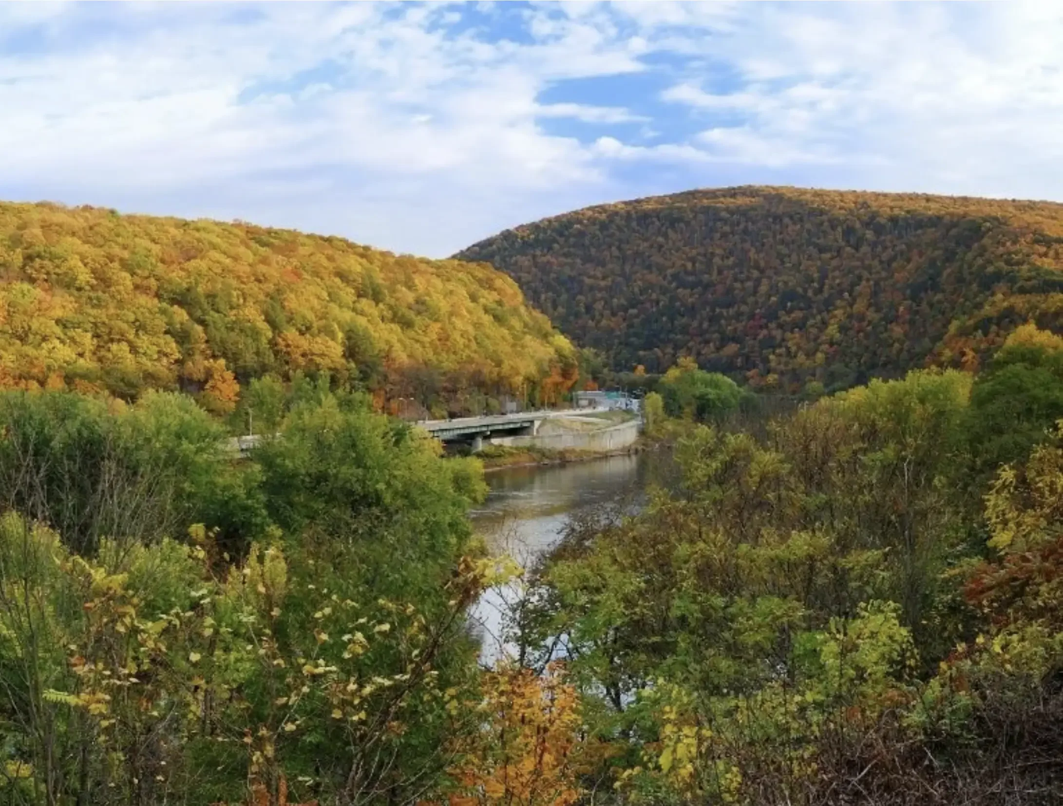 Scenic view of the Pocono Mountains and Delaware Water Gap in fall, showcasing the natural beauty near Mountain Springs Lake Resort.