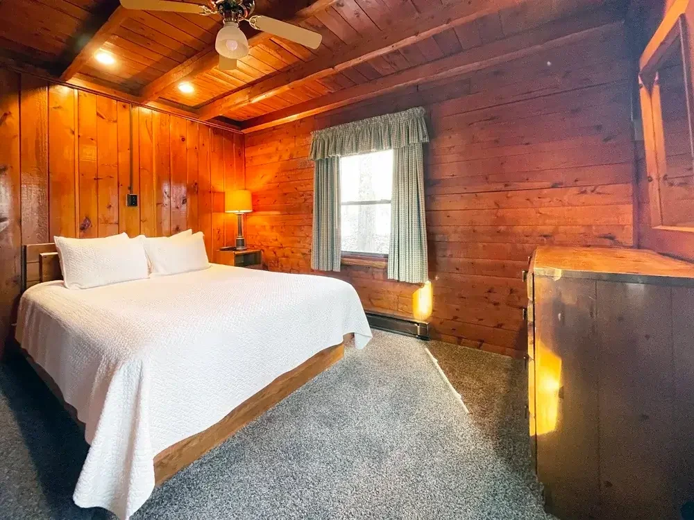 Lakeview Cottage #3 – Bedroom One