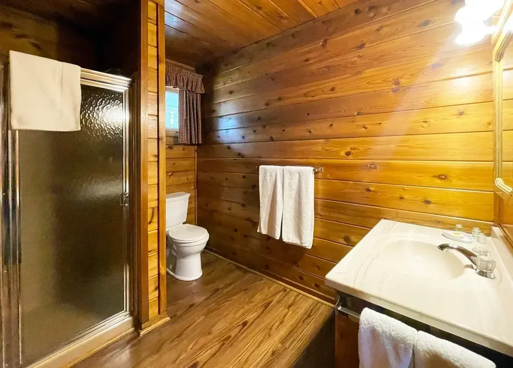 Bathroom – Lakeview Cottage 41