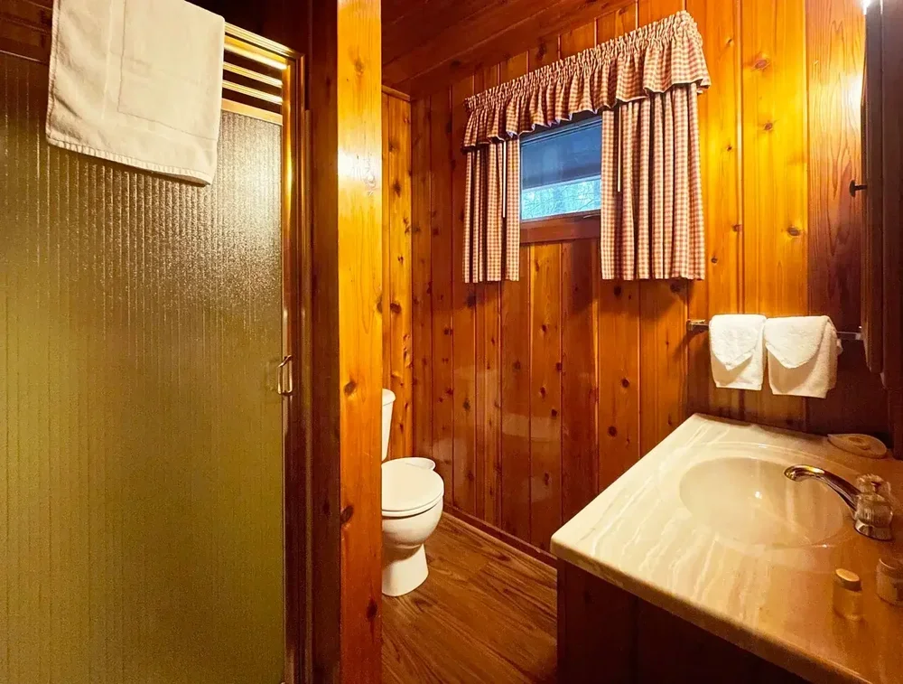 Lakeview Cottage #34 – Bathroom