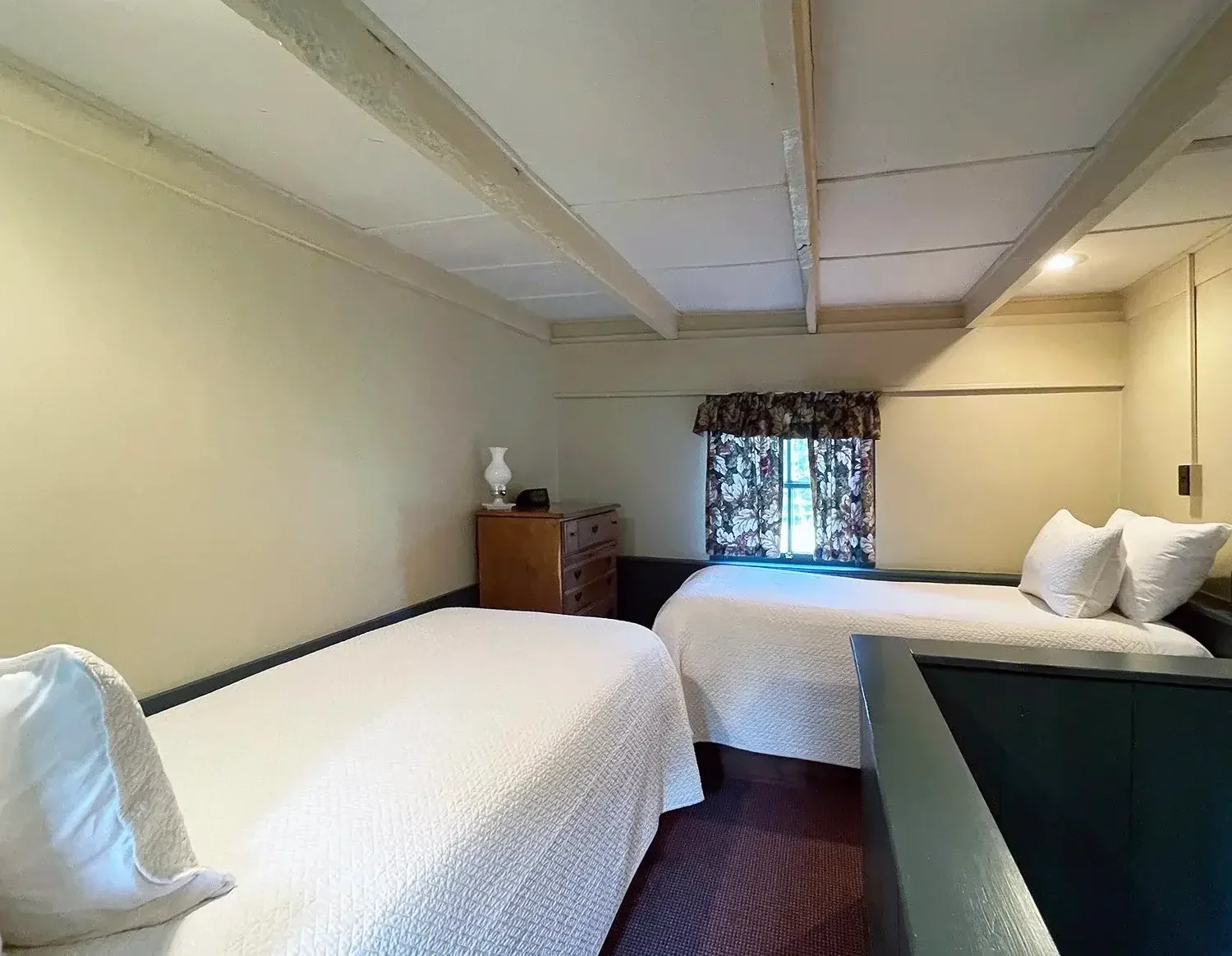 Loft Bedroom – Farmhouse Cottage 17