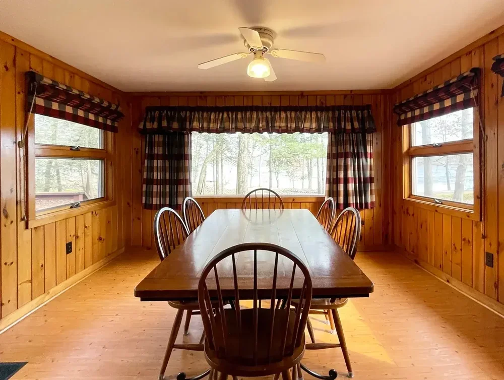 Lakeview Cottage #42 – Dining Table View