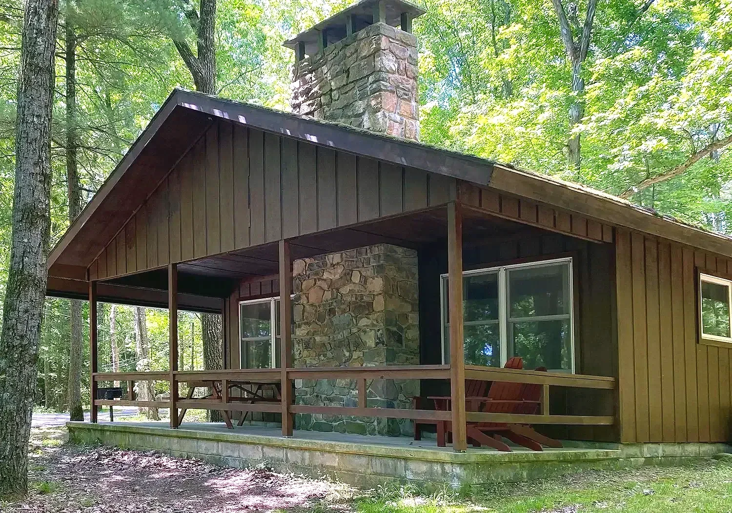 Lakeview Cabin 38 exterior with covered porch at Mountain Springs Lake Resort