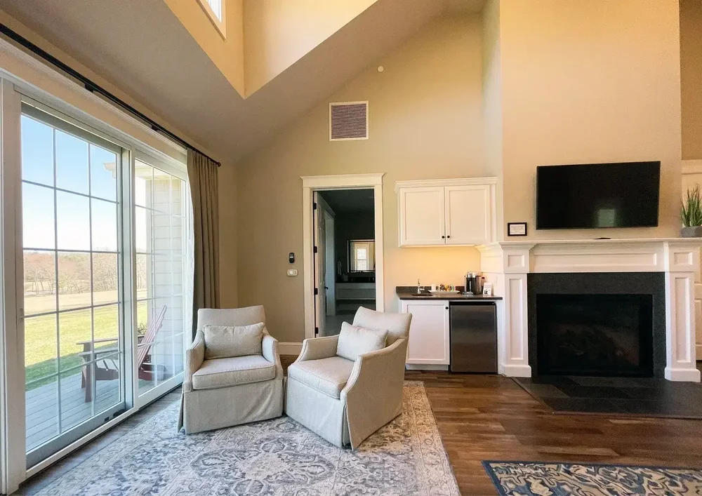 Hill Suite 12 king bed, gas fireplace, and sitting area