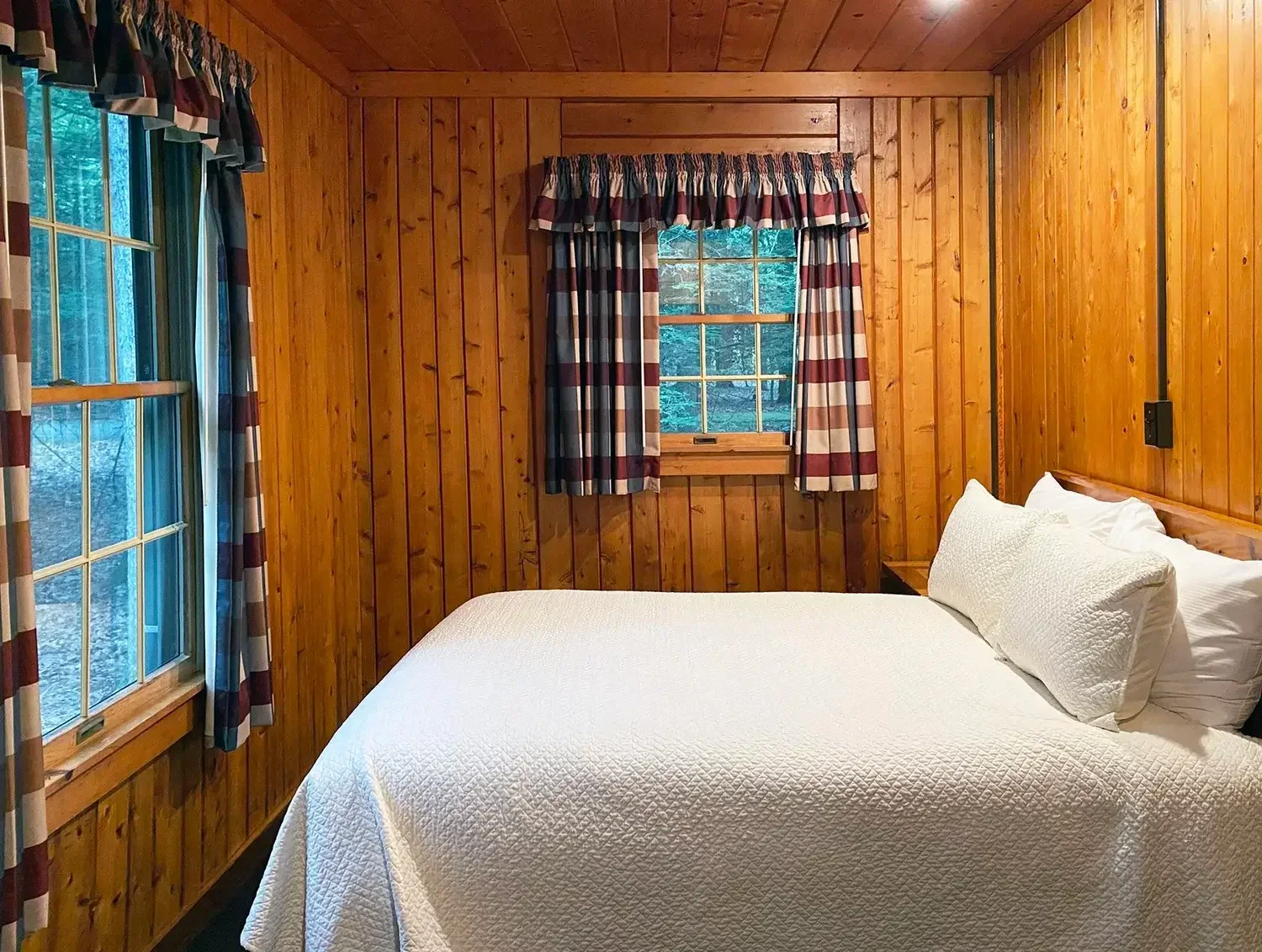 Bedroom Two – Woodside Cabin 29