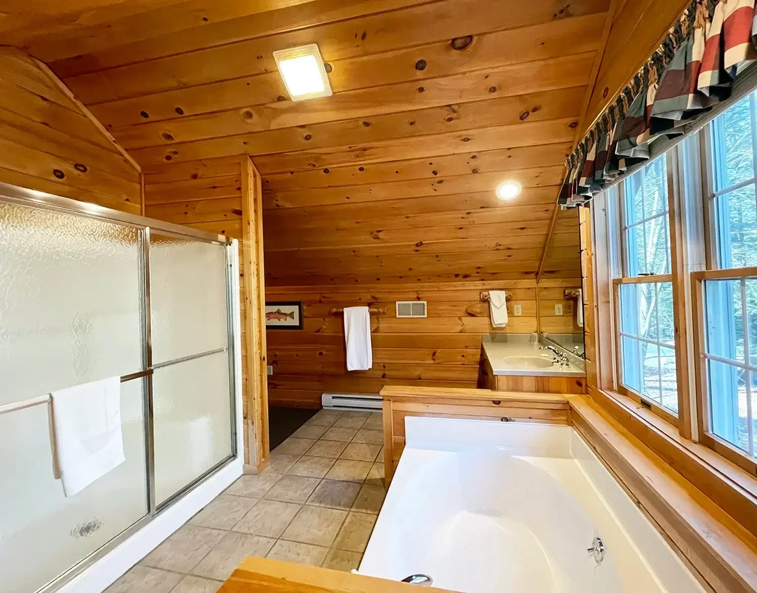 Hemlock Cabin #63 – Upstairs Bathroom with Garden Tub