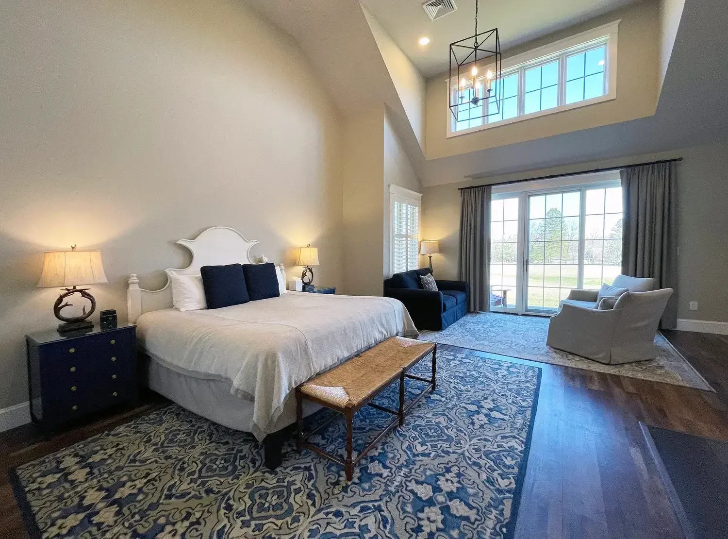 Luxury Hill Suite 12 Bedroom with Vaulted Ceiling