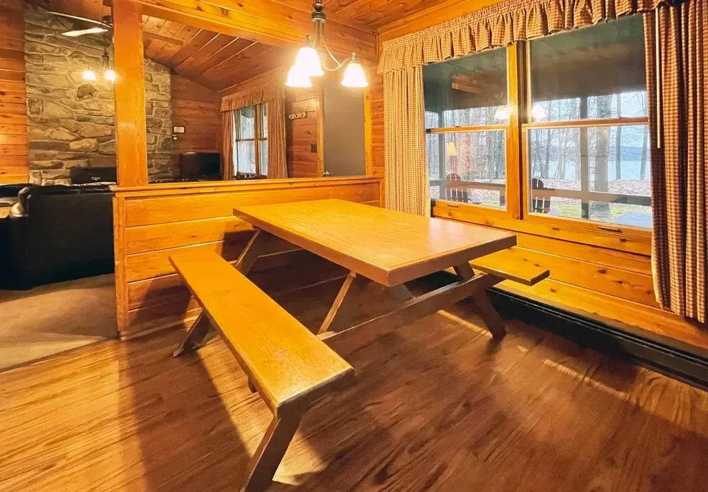 Dining Area – Lakeview Cottage 39