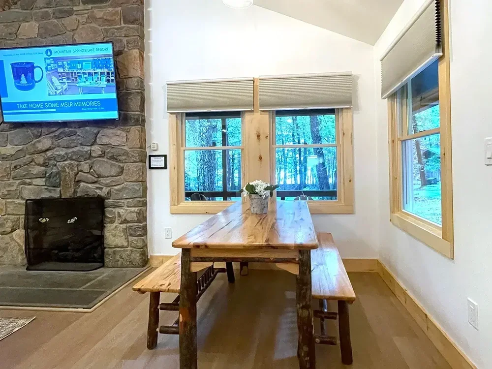 Lakeview Cottage #38 – Dining Area