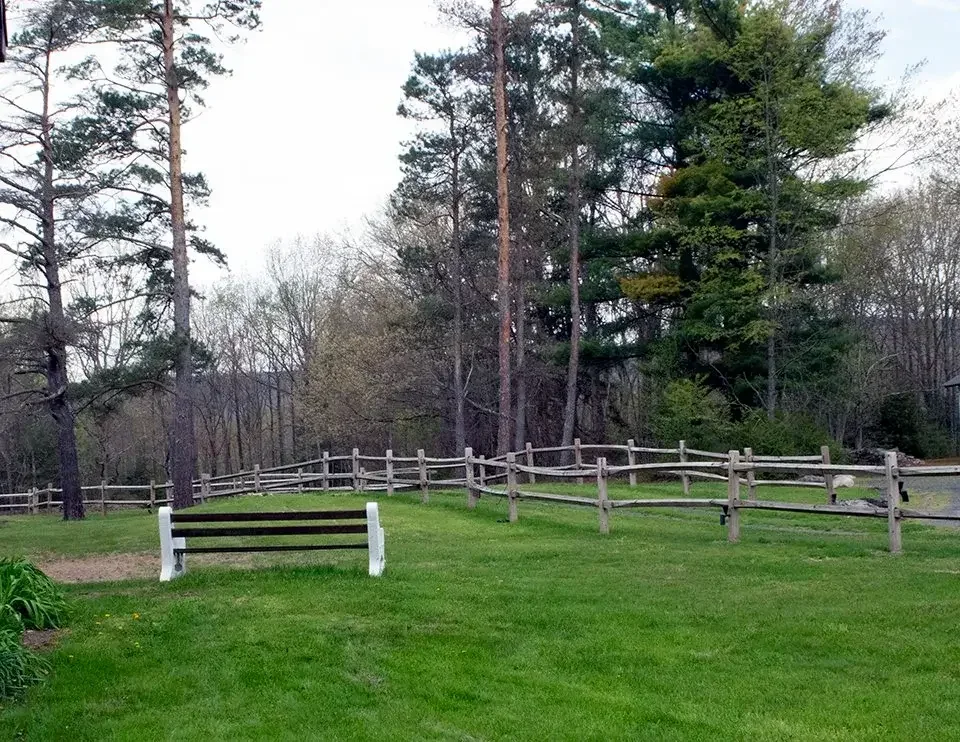 Seasonal Apartments Shared Yard